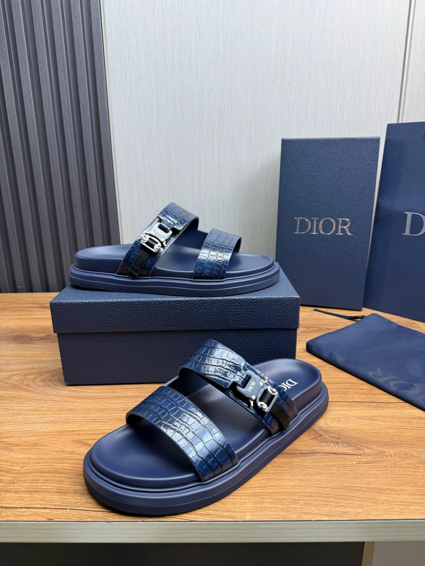 Men's shoes 300💰 Dior. Men's slippers🩴 Official website 1:1 production 38-45 size 45 46 🉑️Customized original material shipped✅